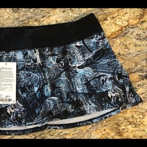 Lululemon Play Off The Pleats Skirt Size 8 EUC